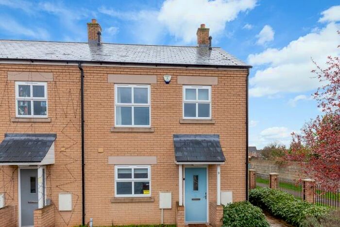 3 Bedroom End Of Terrace House To Rent In Centurion Court, Bicester, OX26