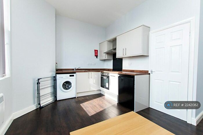 1 Bedroom Flat To Rent In Dovercastle, Nottingham, NG7