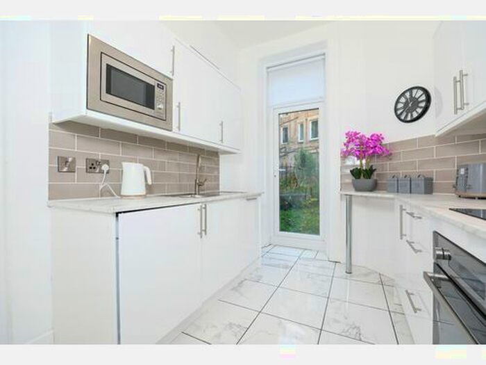 3 Bedroom Flat To Rent In Largo Place, Edinburgh, EH6