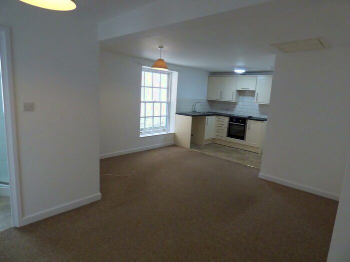2 Bedroom Flat To Rent In Flat, Queen Street, LN11