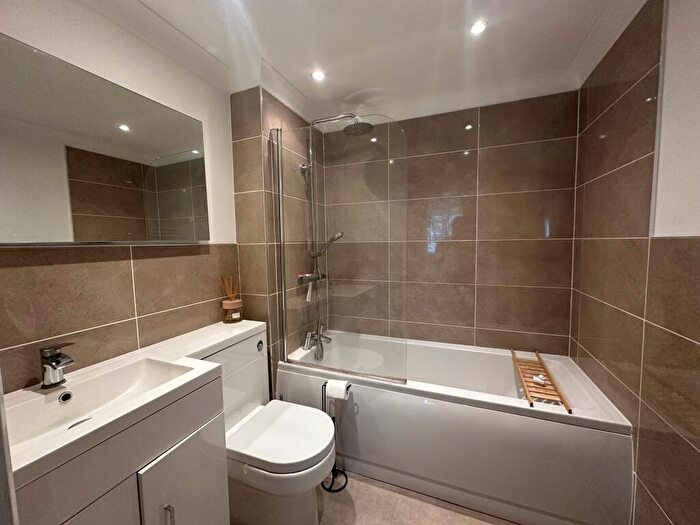2 Bedroom Apartment To Rent In Lower Northam Road, SO30