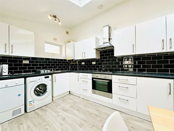 4 Bedroom House To Rent In Osmaston Street, Nottingham, NG7