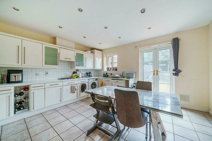 4 Bedroom Detached House To Rent In Goodhall Close, Stanmore, HA7