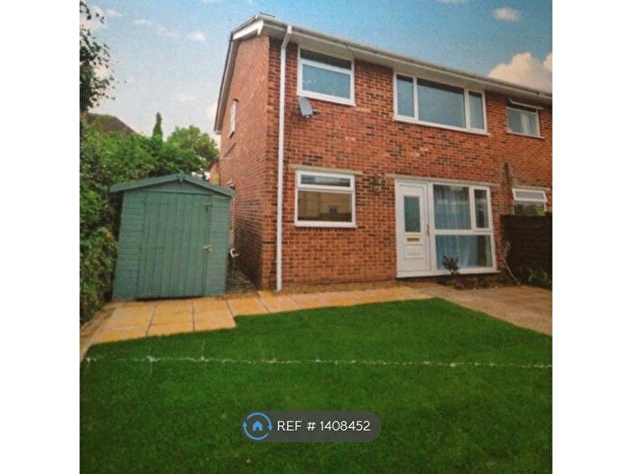1 Bedroom Flat To Rent In Norfolk Gardens, Woking, GU21