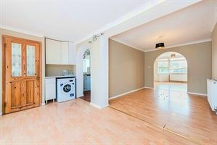 3 Bedroom Semi-Detached House To Rent In Hangleton Road, Hove, BN3