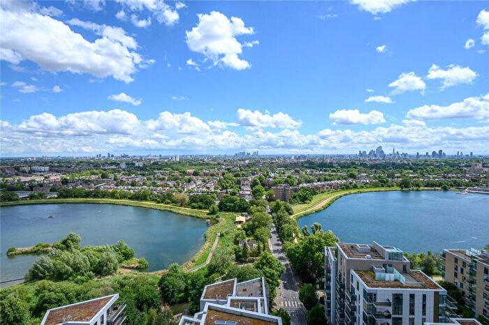2 Bedroom Apartment For Sale In Devan Grove, London, N4