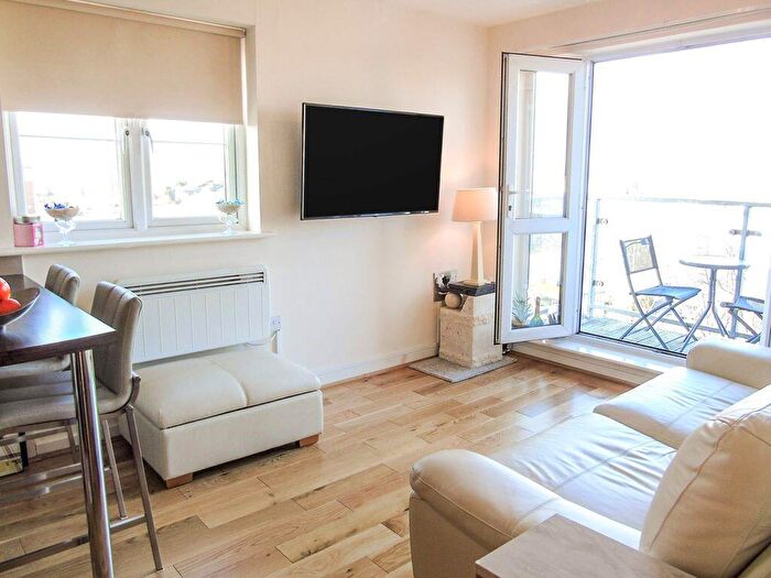 1 Bedroom Apartment To Rent In Heol Staughton, Cardiff, CF10