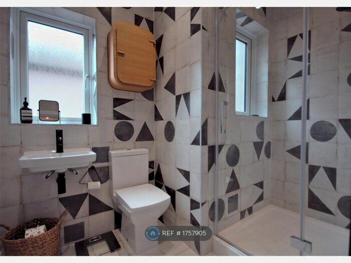 2 Bedroom Flat To Rent In Lea Bridge Road, London, E17