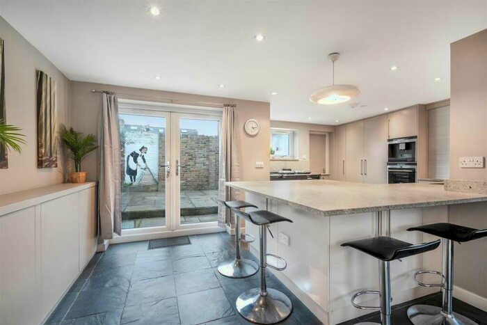 3 Bedroom End Of Terrace House To Rent In Russell Street, Windsor, Berkshire, SL4