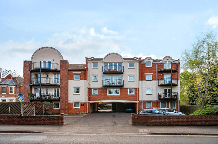 2 Bedroom Flat For Sale In Archers Road, Banister Park, Southampton, Hampshire, SO15