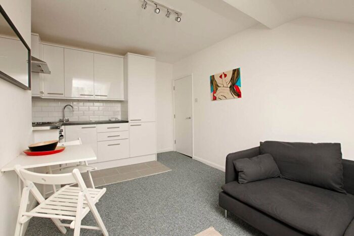 2 Bedroom Flat For Sale In Eldon Park, South Norwood, London, SE25