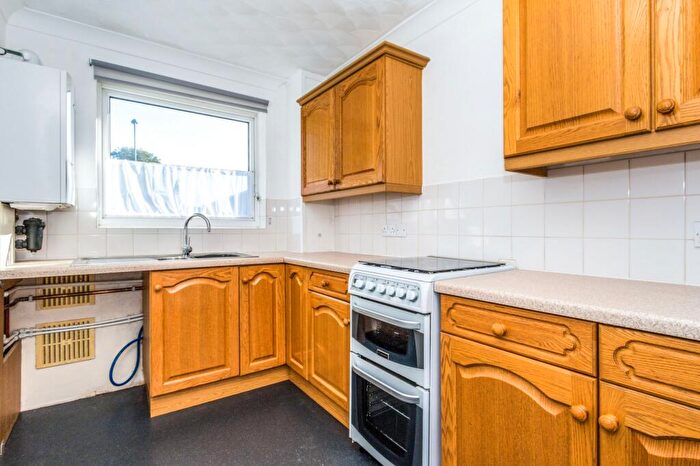 2 Bedroom Apartment To Rent In Garrick House, The Ridings, PO2