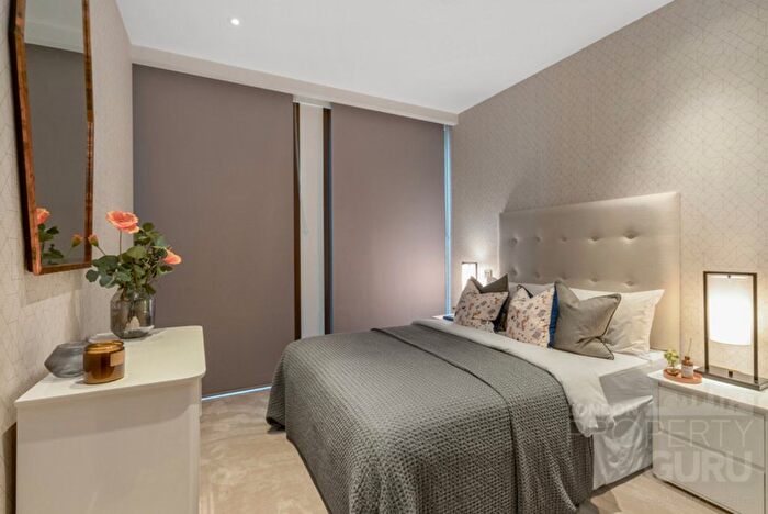 2 Bedroom Flat To Rent In Carnation Way, London, SW8
