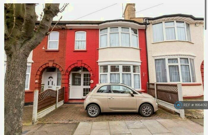 4 Bedroom Terraced House To Rent In Portland Avenue, Southend-On-Sea, SS1