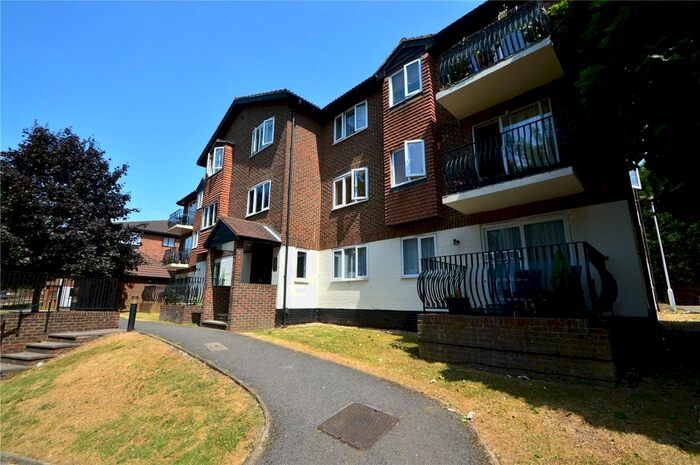 2 Bedroom Flat To Rent In Birchend Close, South Croydon, CR2