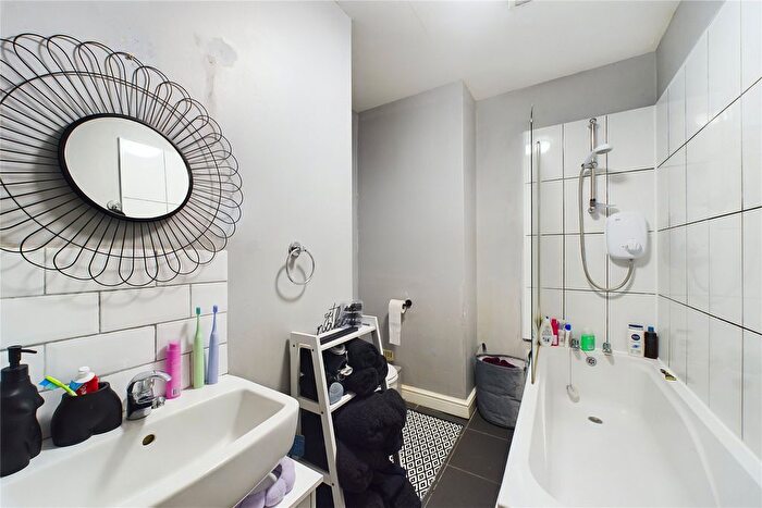 3 Bedroom Terraced House For Sale In Donnington Road, Reading, Berkshire, RG1