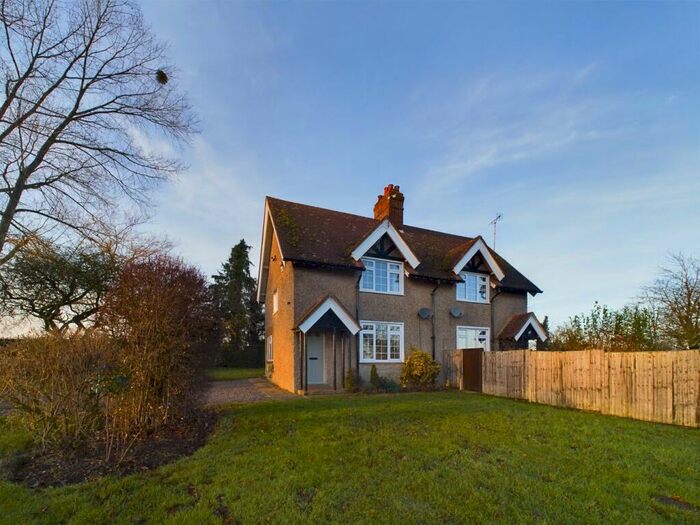 3 Bedroom Semi-Detached House To Rent In Lilley, Luton, LU2