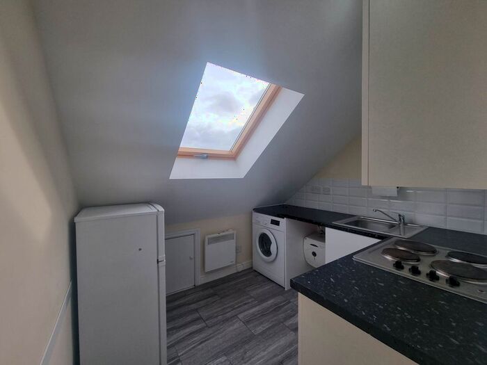 1 Bedroom Flat To Rent In The Roundway, London, N17