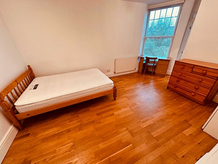 Studio To Rent In Elms Avenue, London, N10