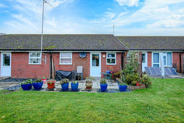 2 Bedroom Bungalow For Sale In Chiltern Close, Benson, OX10