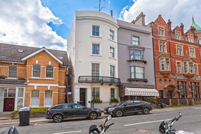 2 Bedroom Apartment For Sale In Holland Road, Hove, BN3