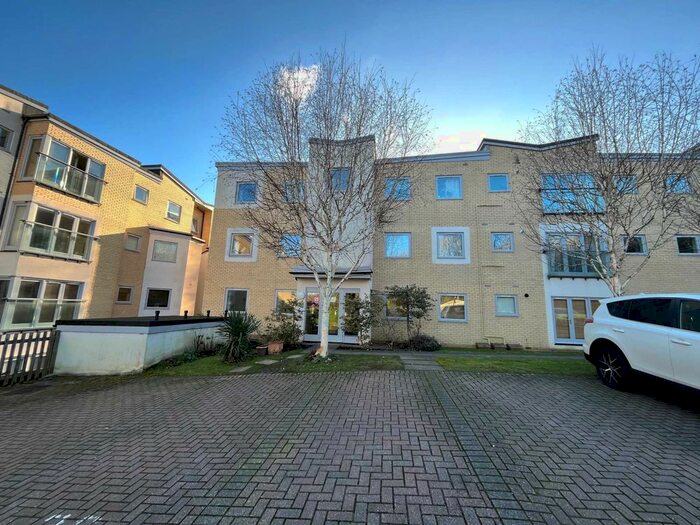 2 Bedroom Flat To Rent In Gadebury Heights, Bury Road, HP1