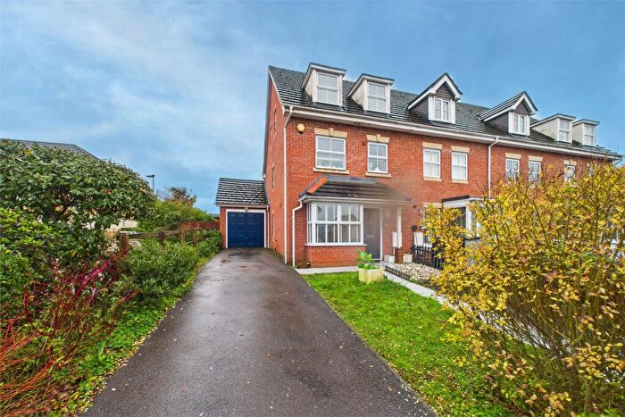 4 Bedroom Town House For Sale In Boole Heights, Bracknell, Berkshire, RG12