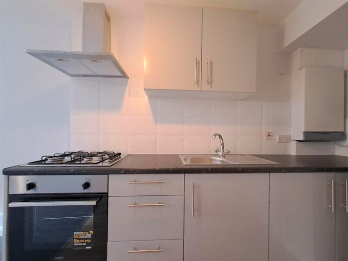 2 Bedroom Flat To Rent In Upper Green East, Mitcham, CR4