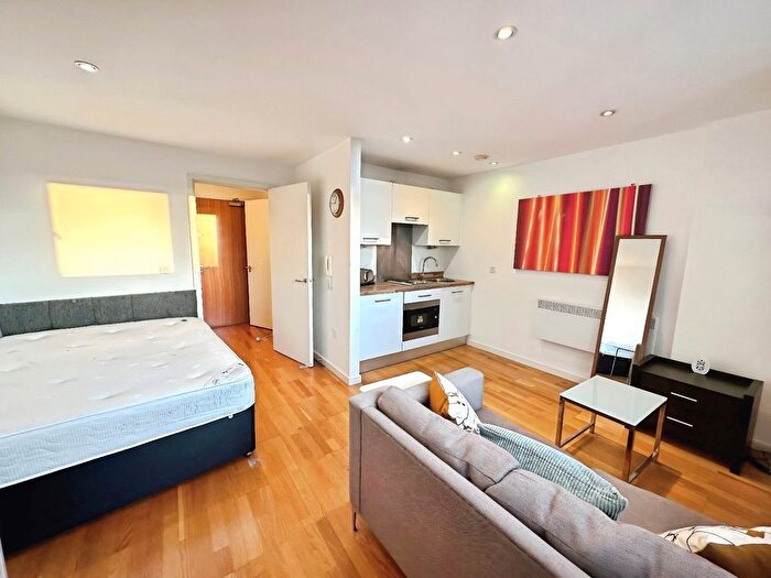 1 Bedroom Flat To Rent In Gateway North, Crown Point Road, Leeds, LS9