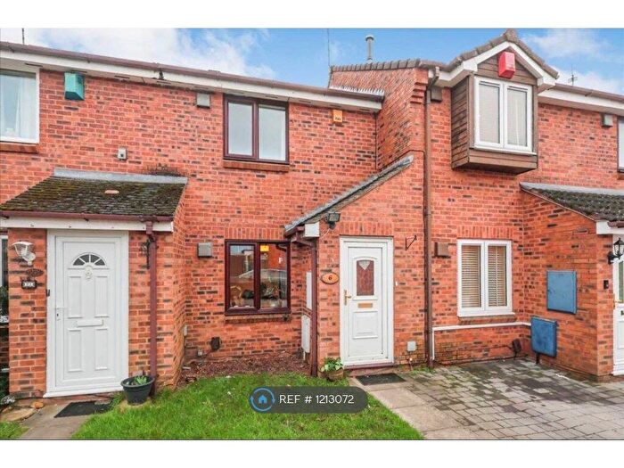 2 Bedroom Terraced House To Rent In Pearl Gardens, Slough, SL1