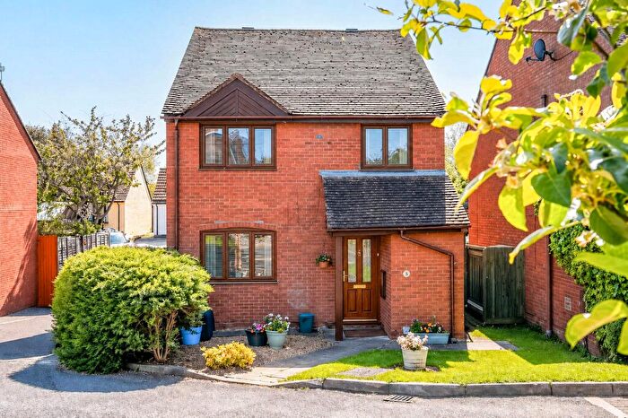 4 Bedroom Detached House For Sale In Cavalier Close, Newbury, Berkshire, RG14