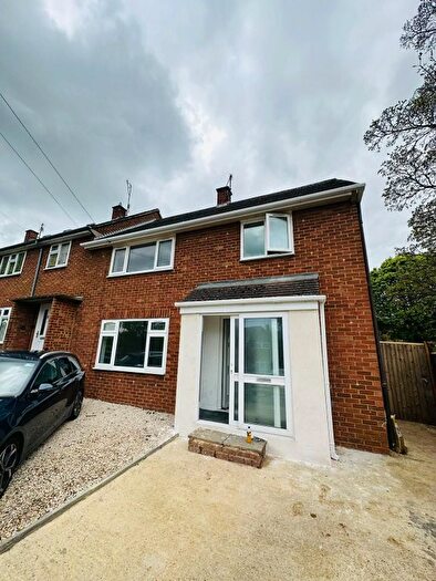 4 Bedroom Semi Detached House To Rent In The Fairway, Banbury, OX16