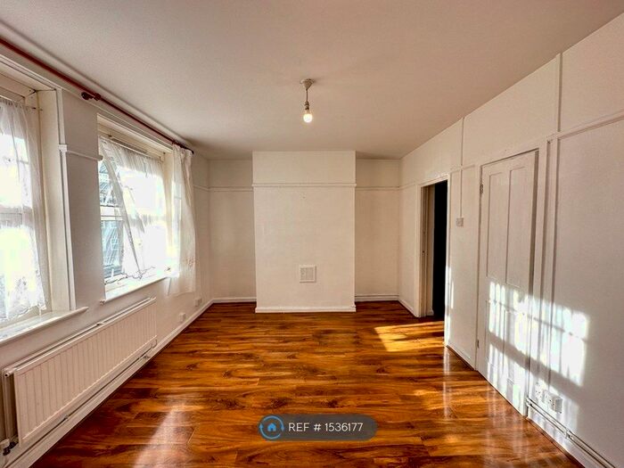 3 Bedroom Flat To Rent In Heathfield Gardens, Croydon, CR0