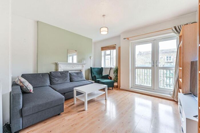 3 Bedroom Flat To Rent In Lambeth Road, , Kennington, London, SE11