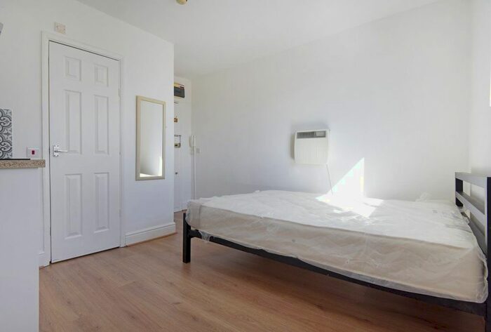 Studio To Rent In St Petersburgh Place, Bayswater, W2