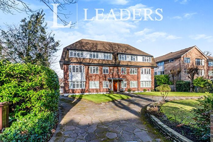 2 Bedroom Flat To Rent In Park Manor, Christchurch Park, Sutton, SM2