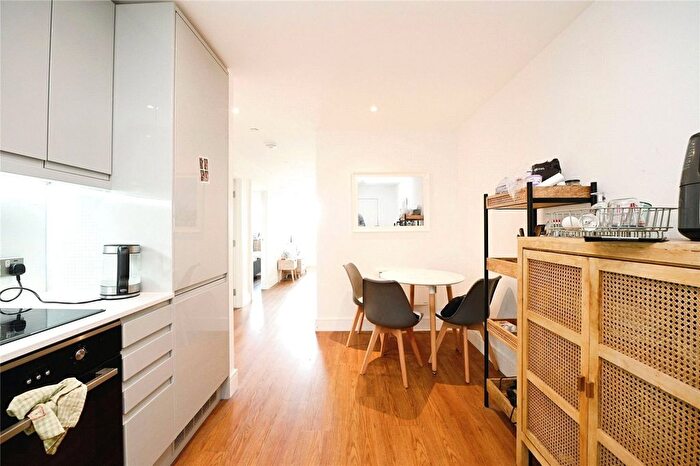 2 Bedroom Flat For Sale In London Road, Romford, RM7