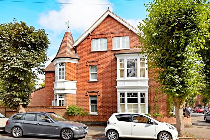 1 Bedroom Flat To Rent In Feltham Avenue, East Molesey, KT8