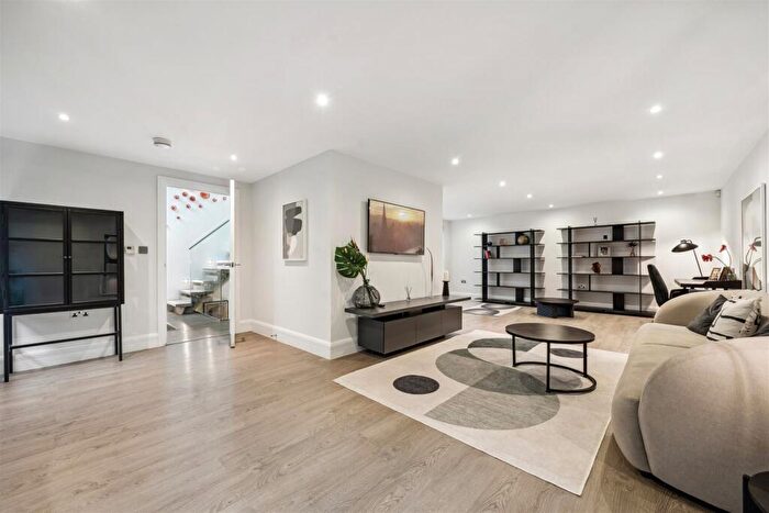 3 Bedroom Terraced House For Sale In Whittlebury Mews East, Primrose Hill, London, NW1