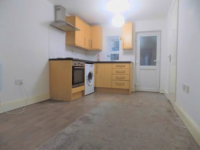 1 Bedroom Flat To Rent In Buxton Road, Luton, Bedfordshire, LU1