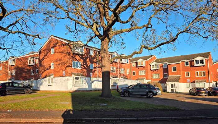 2 Bedroom Flat For Sale In Heathdene Drive, Belvedere, Kent, DA17