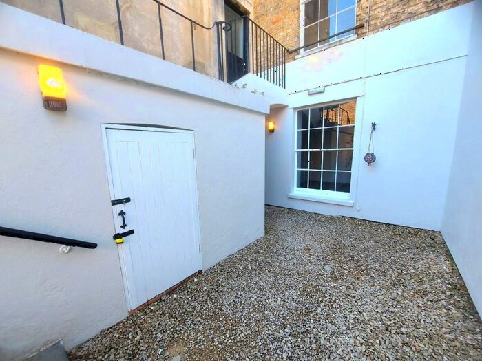 2 Bedroom Flat To Rent In Lansdown Place, Cheltenham, GL50