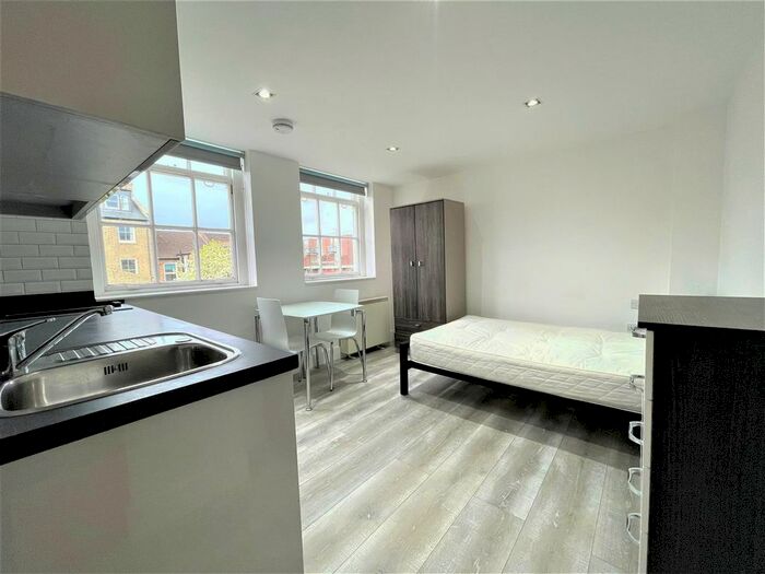 Studio To Rent In Kilburn High Road, London, NW6