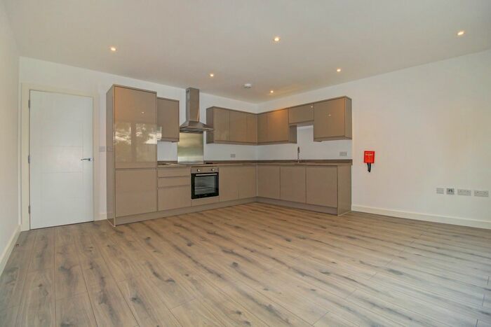 2 Bedroom Flat To Rent In Uxbridge Road, West Ealing, London, W13
