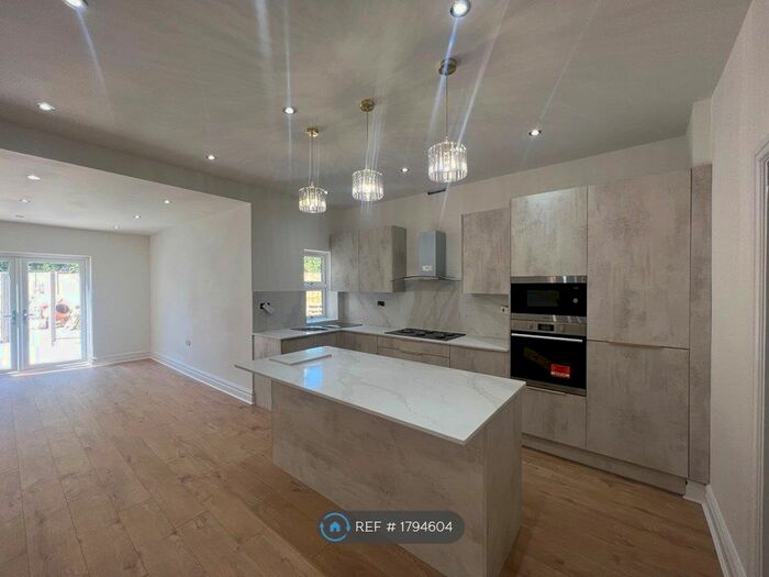 5 Bedroom Semi-Detached House To Rent In Kent House Road, Beckenham, BR3