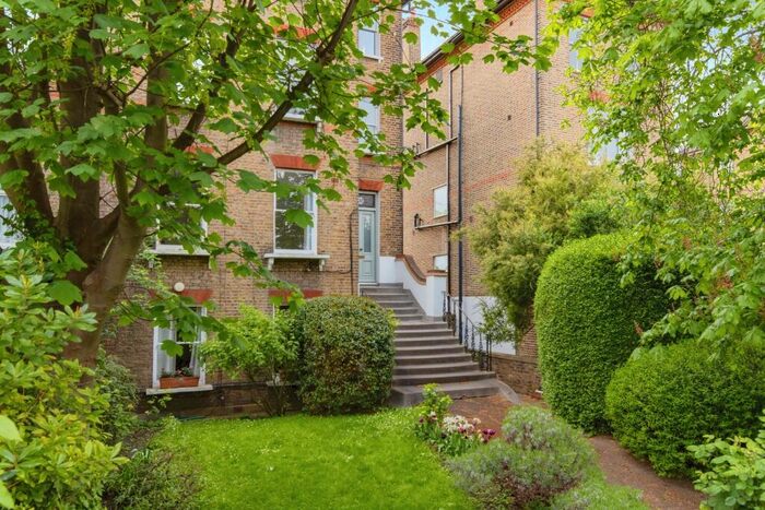 2 Bedroom Flat To Rent In Peckham Rye Lane, SE22