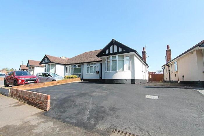3 Bedroom Semi-Detached Bungalow For Sale In Croydon Road, Beddington, CR0