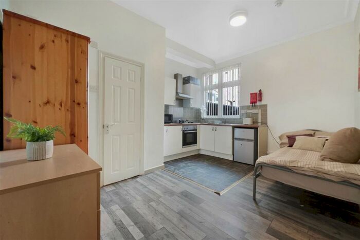 1 Bedroom Flat To Rent In Holyhead Road, Lower Coundon, Coventry, CV1