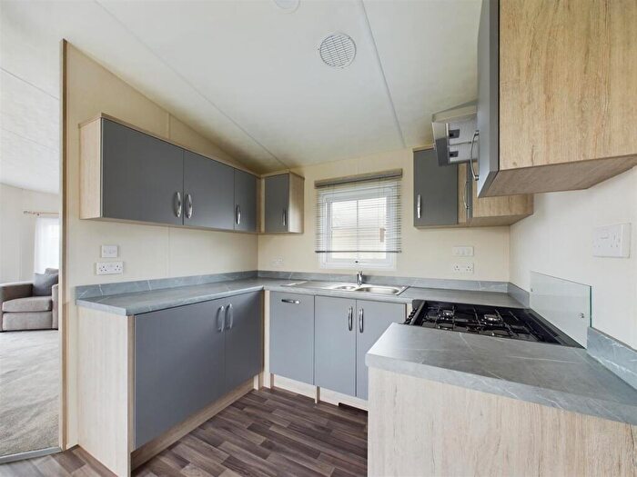 2 Bedroom Chalet For Sale In Coots Lane, Mumby, Alford, LN13