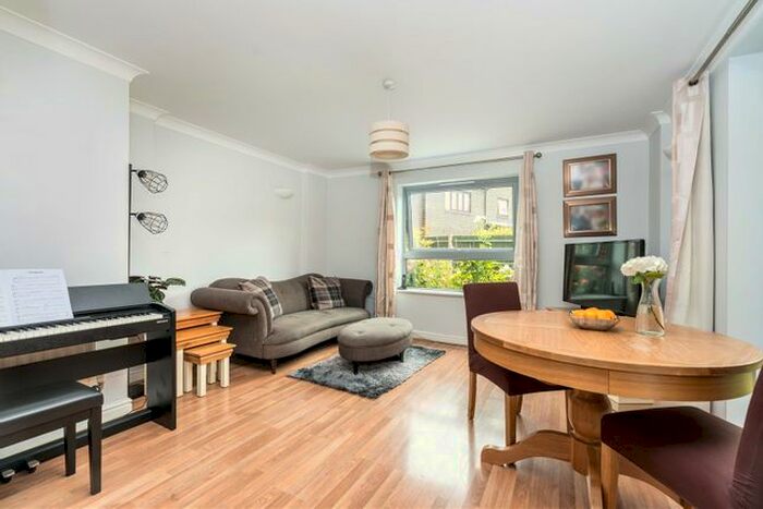 2 Bedroom Flat To Rent In Concorde Way, Bermondsey, London, SE16